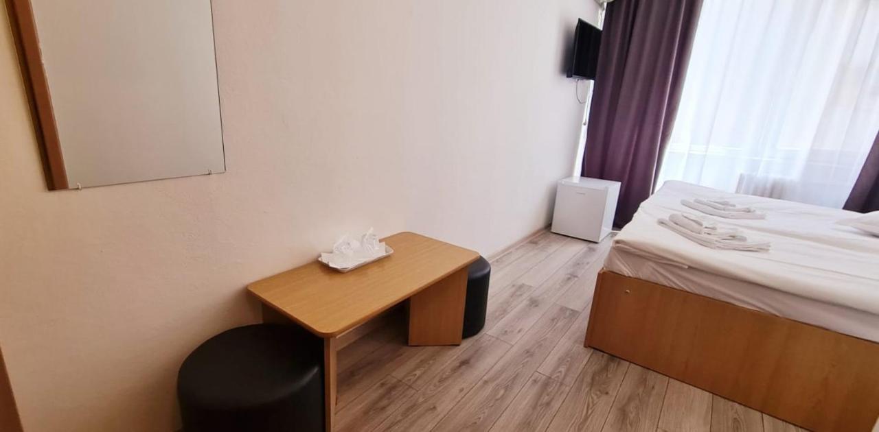 Hotel Victoria Iasi Buitenkant foto