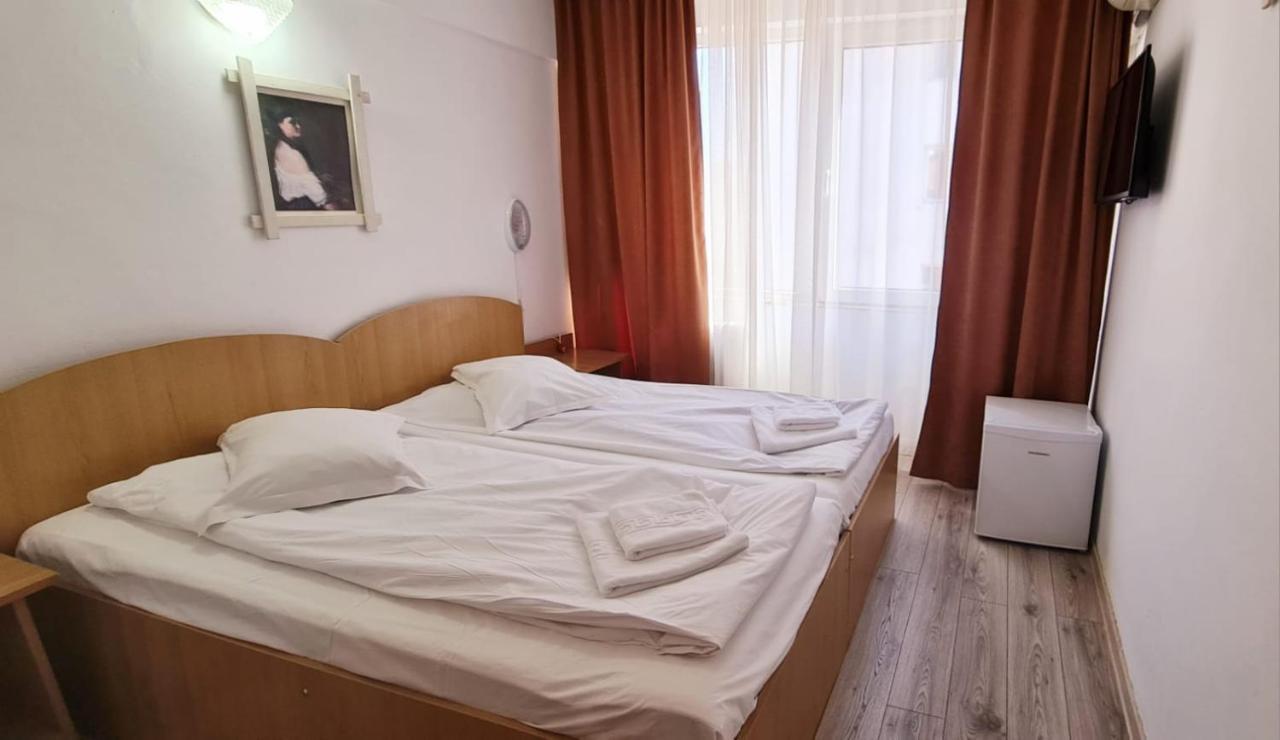 Hotel Victoria Iasi Buitenkant foto