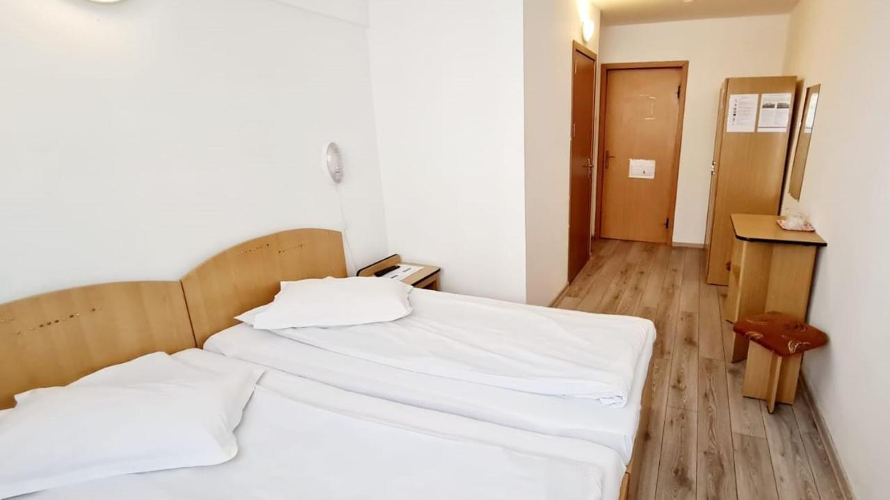 Hotel Victoria Iasi Buitenkant foto
