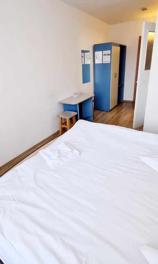 Hotel Victoria Iasi Buitenkant foto
