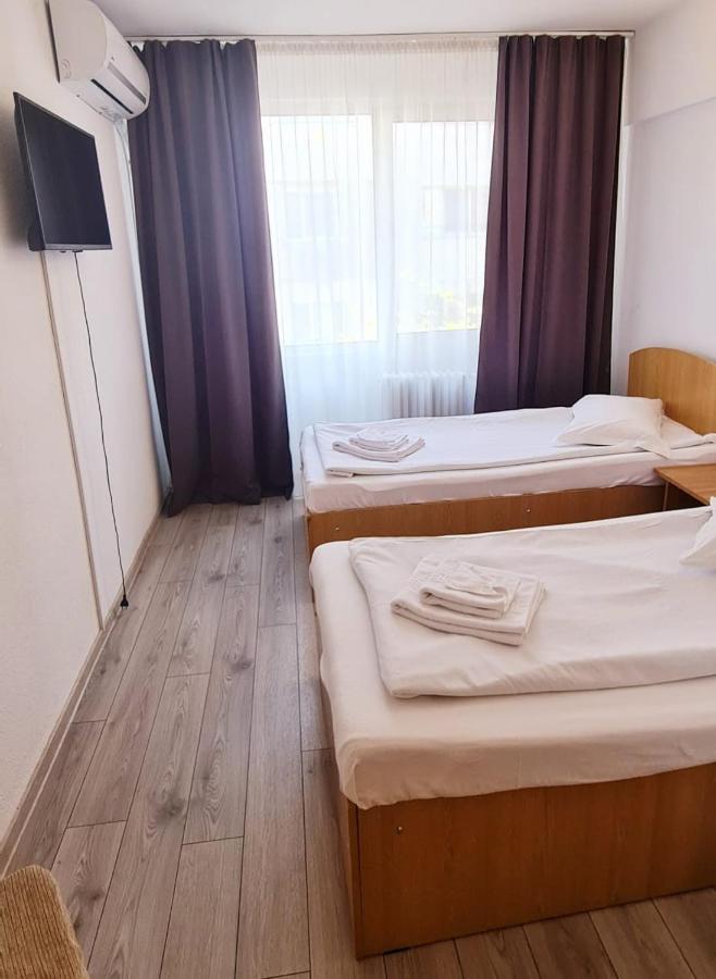 Hotel Victoria Iasi Buitenkant foto