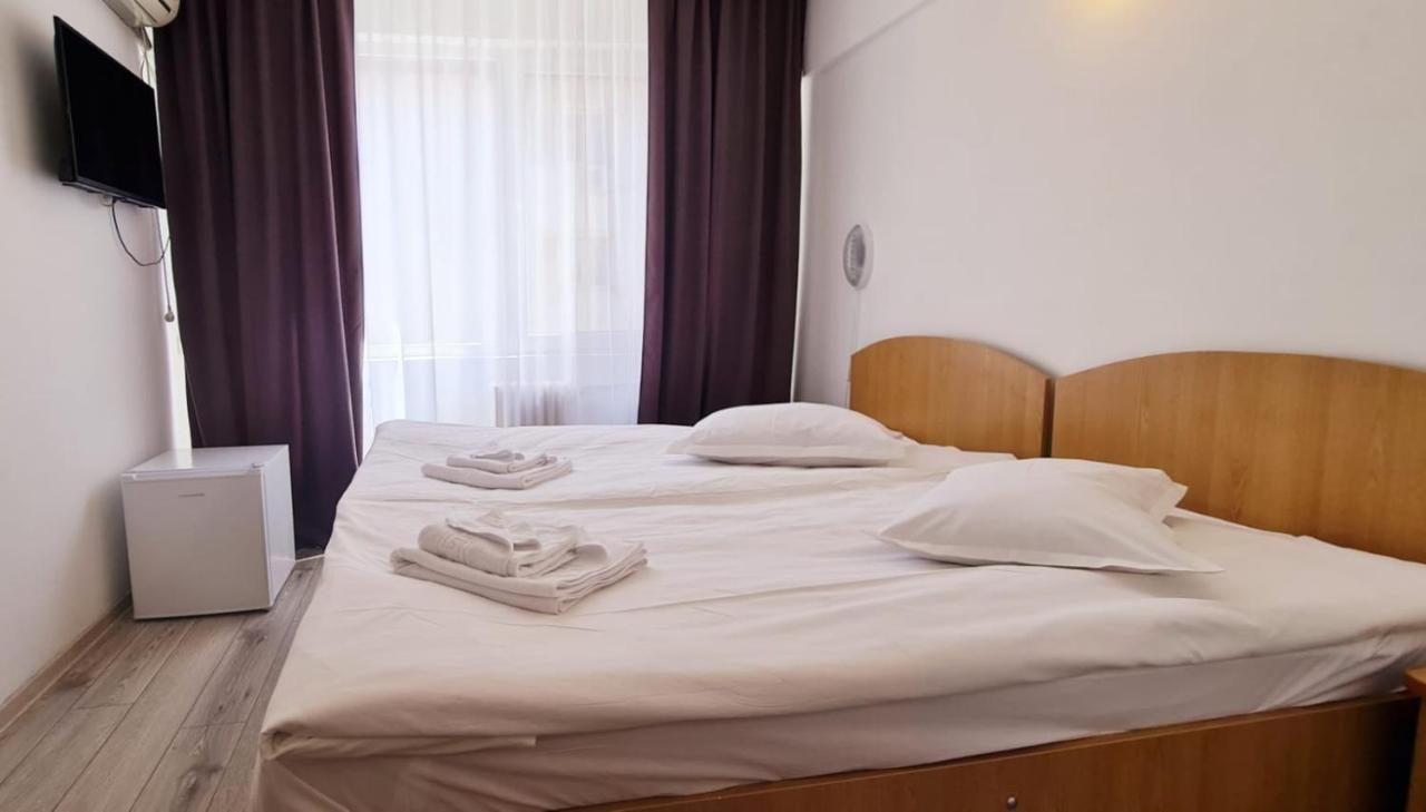 Hotel Victoria Iasi Buitenkant foto