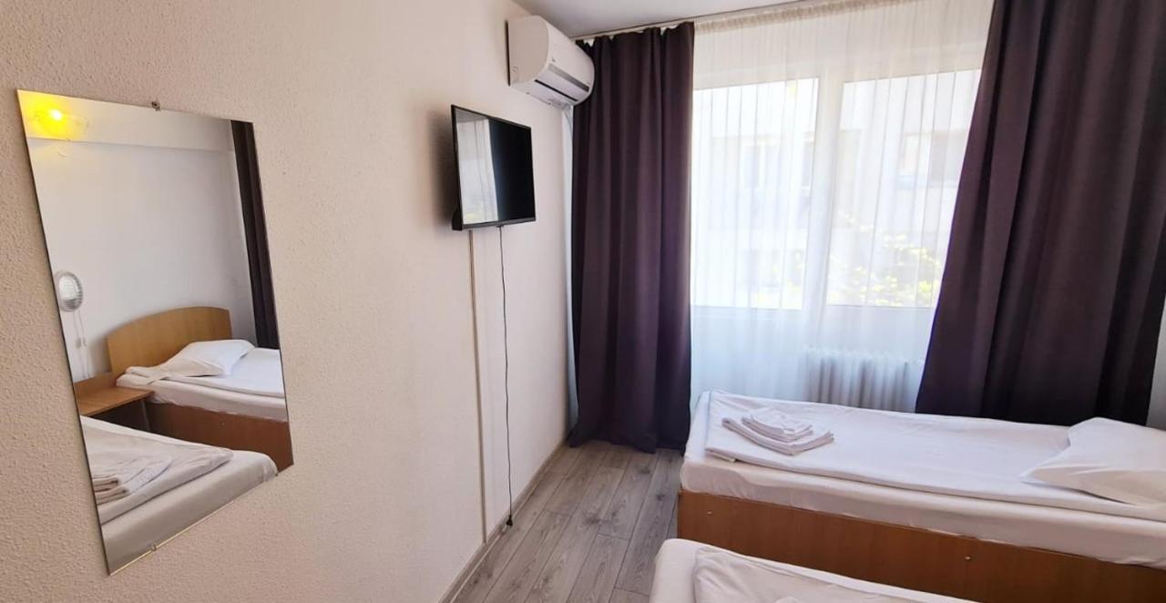 Hotel Victoria Iasi Buitenkant foto